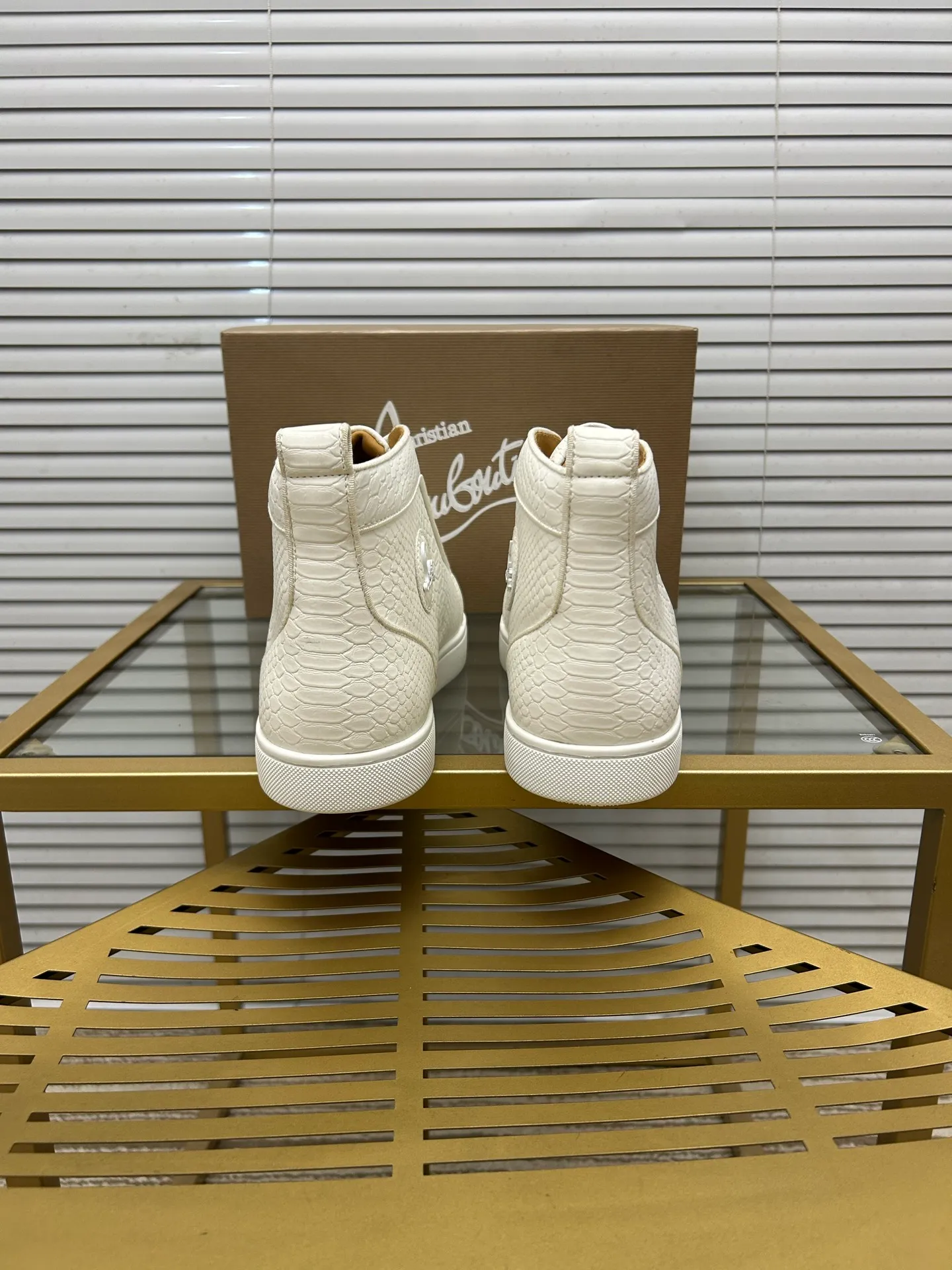 (Customized model) Ex-factory price is 520. christian louboutin (CL red sole shoes) counter series, casual sneakers for couples 📢 📢 📢 Exclusive hot style release 🎈🎈💪 Movable latex feet 👻 Finished outsole line [Proud] 😝Female 35-40# Male 38#-46, global supply😝 [Top version]: Original imported genuine leather upper, top original leather lining, original molded TPU outsole, original 1:1 detail processing, original shoe last,